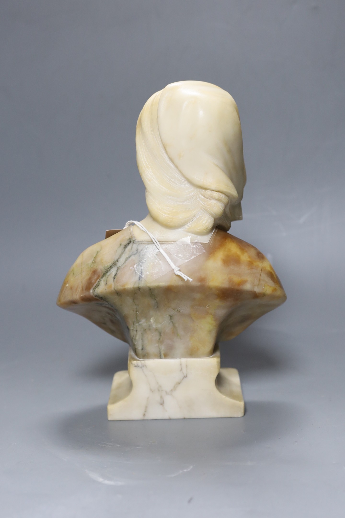 An early 20th century marble bust of a lady, unsigned. 28cm